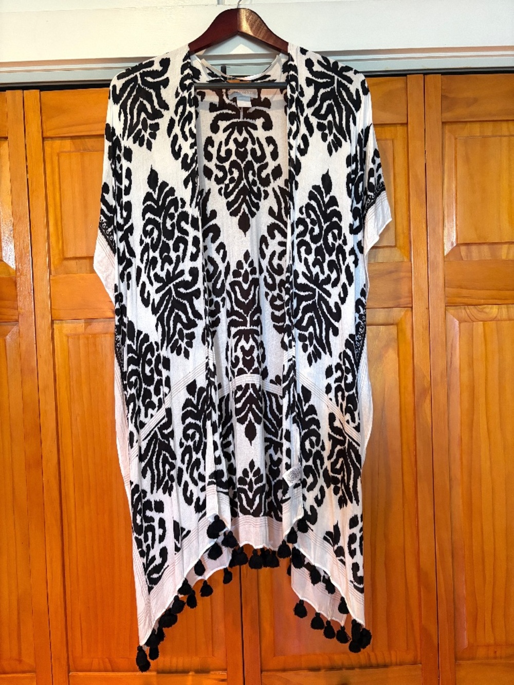 Nordstrom Kimono Black and White Damask Print Pom-Pom Tassels One Size